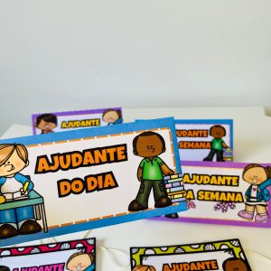 crachás ajudante do dia