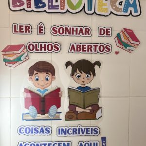painel de biblioteca para crianças