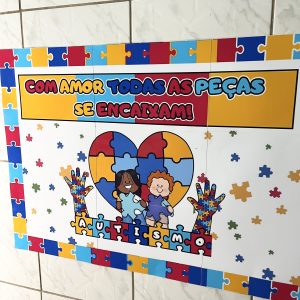 painel colorido sobre autismo